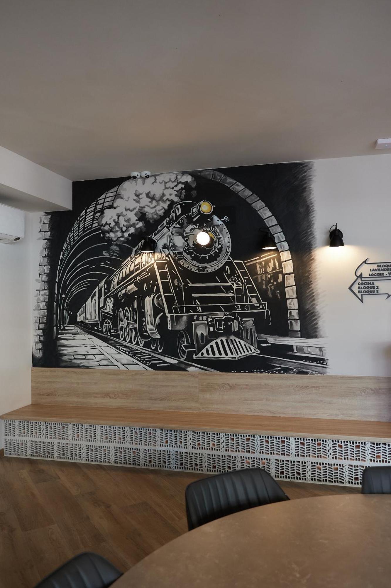 Hostel Dos Estaciones - Free Towels, Coffee & Tea, Remote Check-in *